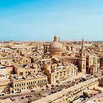 Trendy Retreat In Historic Daire Valletta