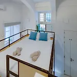 Daire Trendy Retreat In Historic