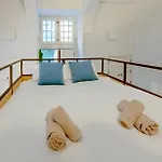 Daire Trendy Retreat In Historic *