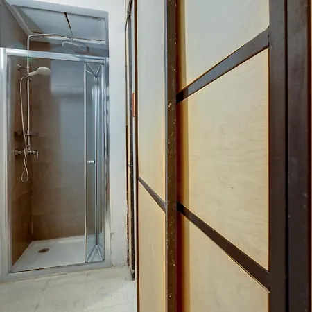 Trendy Retreat In Historic Apartman *