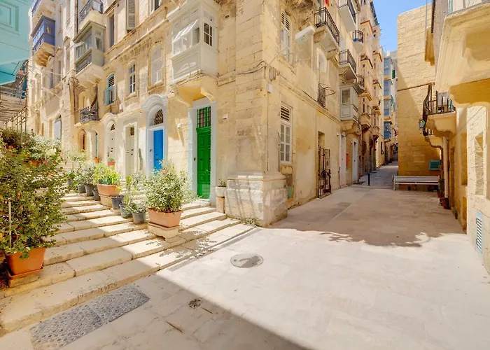 Trendy Retreat In Historic Apartament *